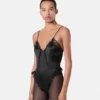 Body en soie jacquard à col en V Body en soie jacquard à col en V