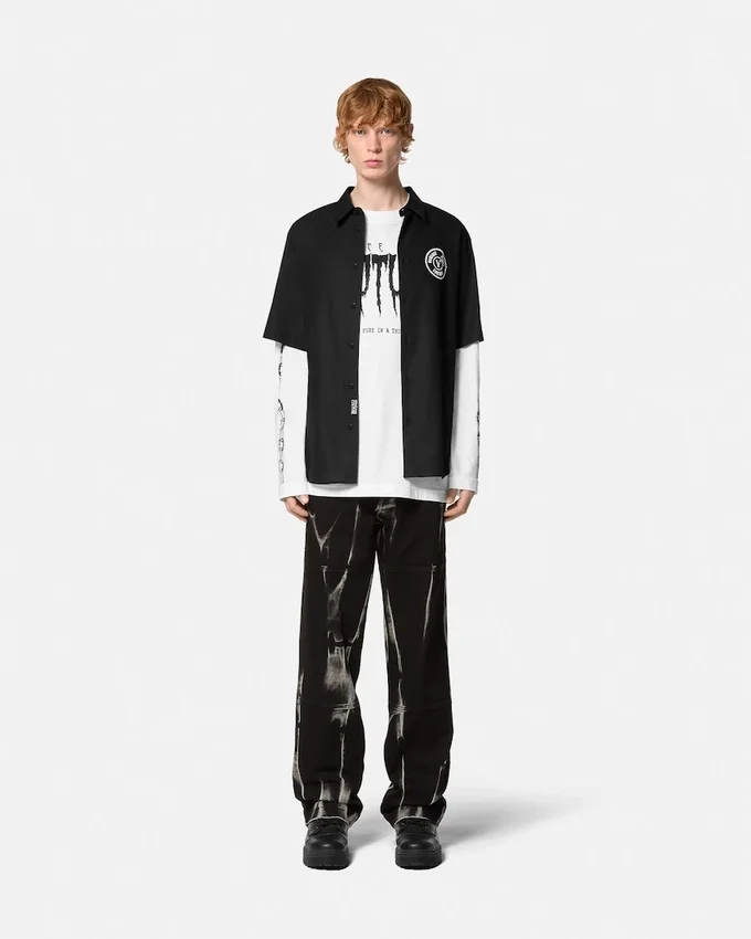 Chemise à coupe régulière avec logo V-Emblem en chaîne Chemise à coupe régulière avec logo V-Emblem en chaîne
