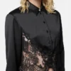 Chemise courte en satin bordée de dentelle Chemise courte en satin bordée de dentelle
