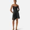 Mini-robe en satin à bordures en dentelle Mini-robe en satin à bordures en dentelle