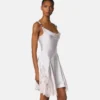 Mini-robe en satin à bordures en dentelle Mini-robe en satin à bordures en dentelle