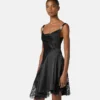 Mini-robe en satin à bordures en dentelle Mini-robe en satin à bordures en dentelle