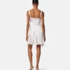 Mini-robe en satin à bordures en dentelle Mini-robe en satin à bordures en dentelle