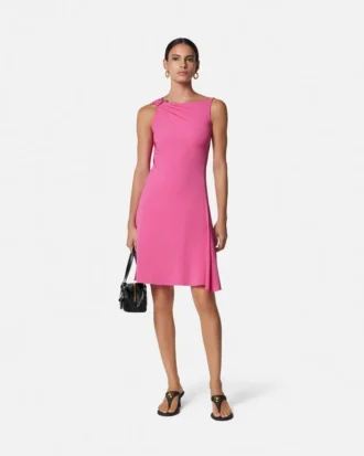 Mini-robe évasée drapée avec épingle de sûreté