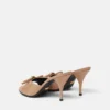 Mules à nœud Opera en cuir verni 85 mm Mules à nœud Opera en cuir verni 85 mm