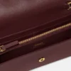 Portefeuille en cuir V avec chaîne Portefeuille en cuir V avec chaîne