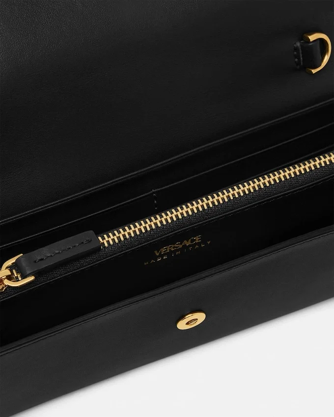 Portefeuille en cuir V avec chaîne Portefeuille en cuir V avec chaîne