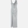 Robe longue drapée en crêpe satiné envers