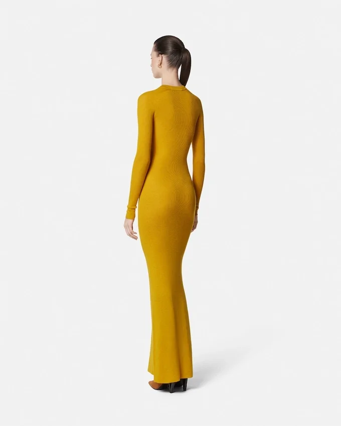 Robe longue en maille côtelée en laine mérinos Robe longue en maille côtelée en laine mérinos
