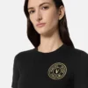 Robe t-shirt avec emblème en V Robe t-shirt avec emblème en V