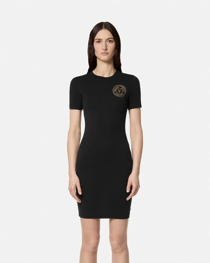 Robe t-shirt avec emblème en V Robe t-shirt avec emblème en V