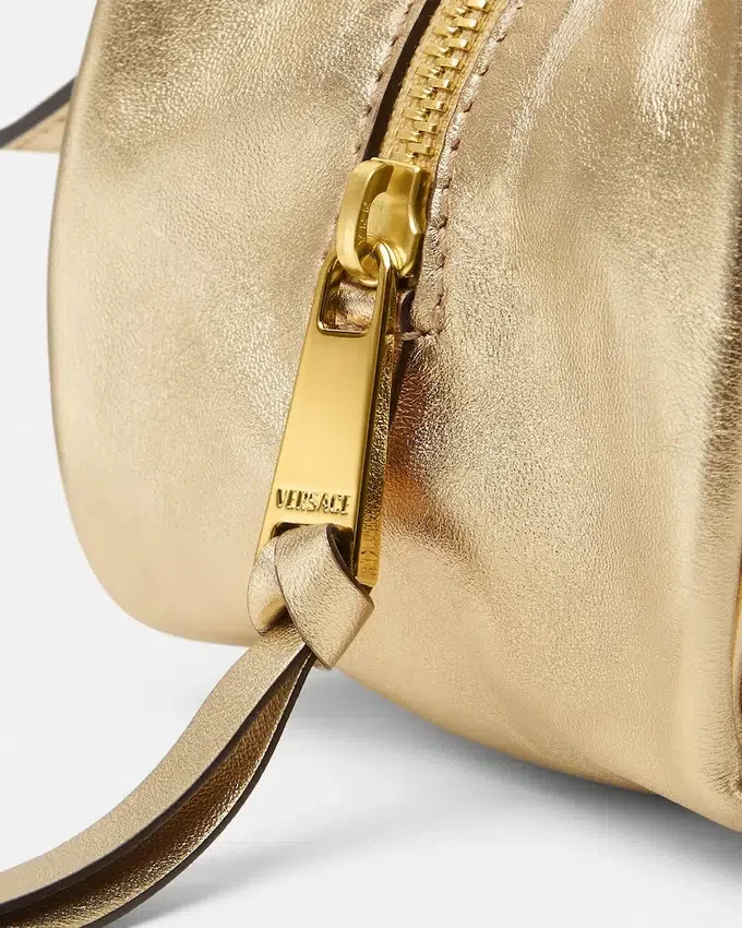 Sac bowling métallisé Versace Tag Sac bowling métallisé Versace Tag