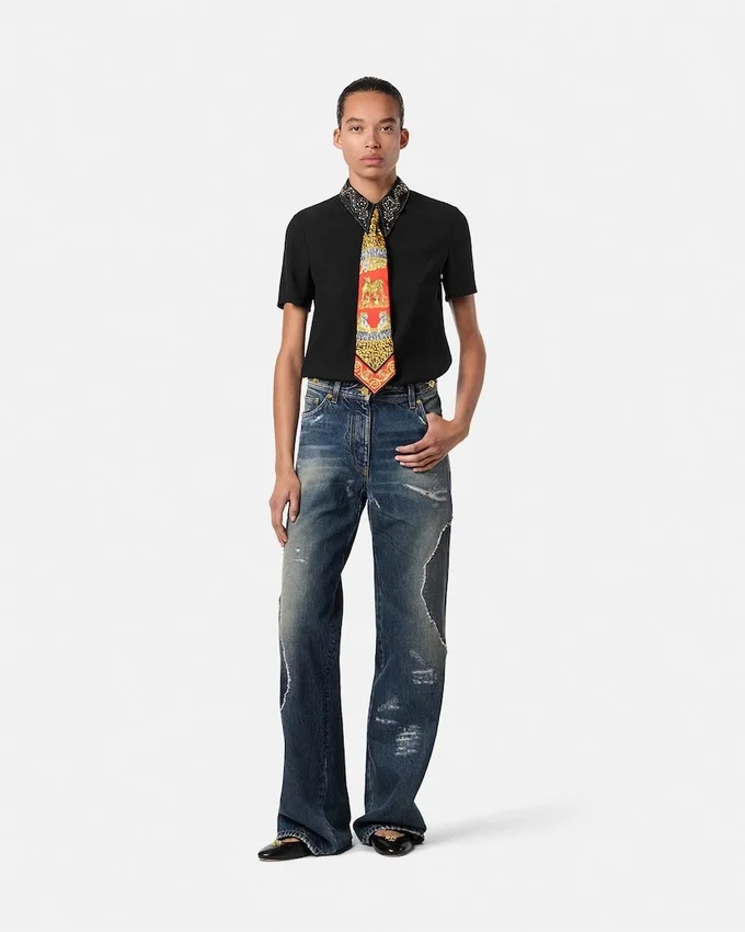 Top en satin envers clouté Top en satin envers clouté