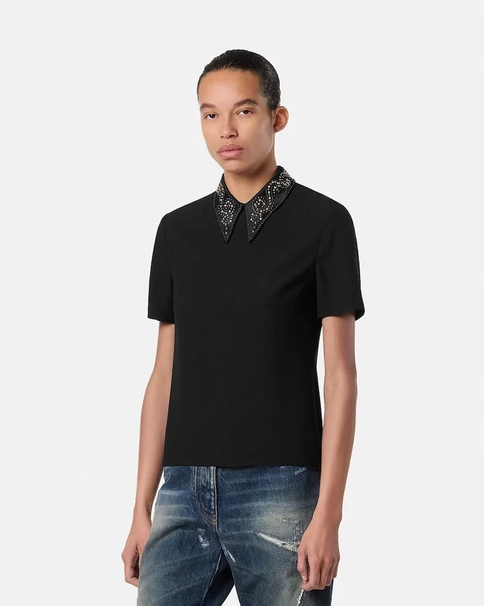 Top en satin envers clouté Top en satin envers clouté