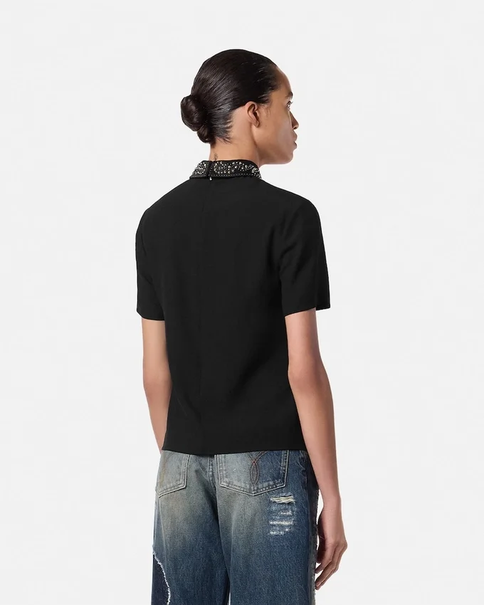 Top en satin envers clouté Top en satin envers clouté